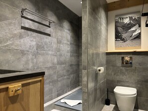 Bruser, hårtørrer, håndklæder