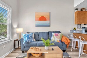 Fernseher, Kamin, Bücher