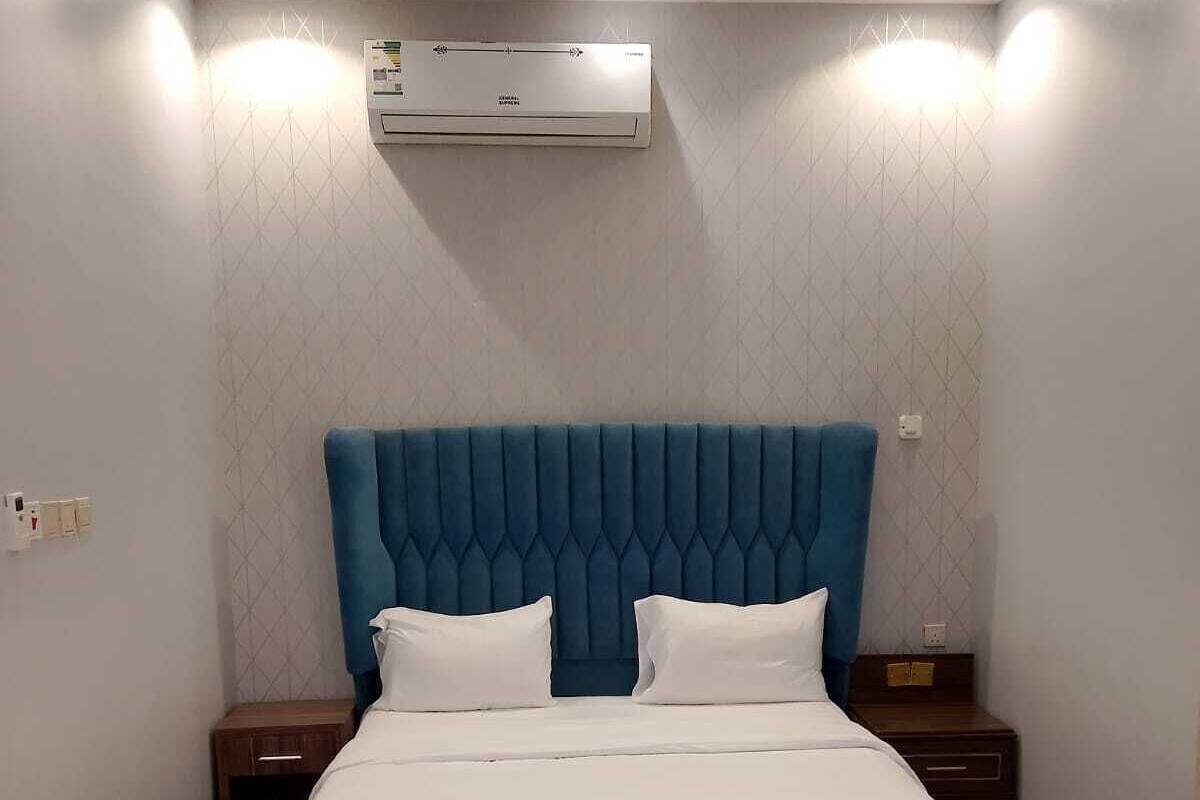 Minibar, Wi-Fi gratuit, draps fournis