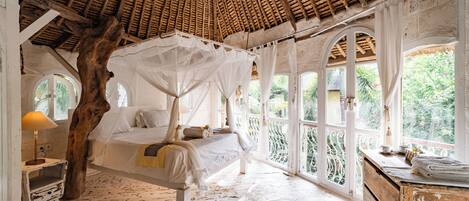 Minibar, coffres-forts dans les chambres, décoration personnalisée