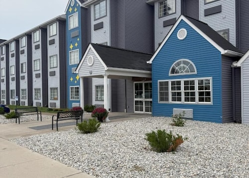 BlissPoint Inn & Suites, Northwood