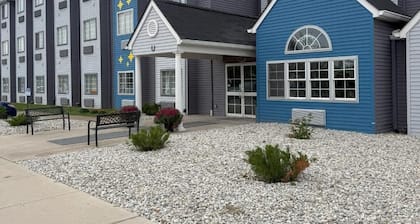 BlissPoint Inn & Suites, Northwood