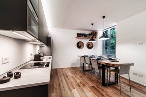 Condo | Cuisine privée | Réfrigérateur grande capacité avec congélateur, four à micro-ondes