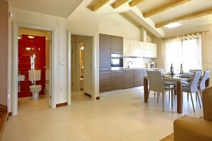 Fridge, oven, stovetop, dishwasher - Villa Bellavista Poletti, 6 persons, pool and panoramic sea view. (Visnjan)