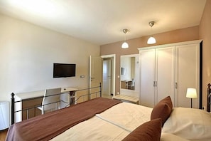 3 bedrooms, in-room safe, desk, iron/ironing board - Villa Bellavista Poletti, 6 persons, pool and panoramic sea view. (Visnjan)