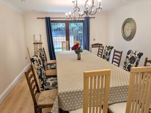 Dining - Spacious home 4 large families, contractors welcome (Wolverhampton)