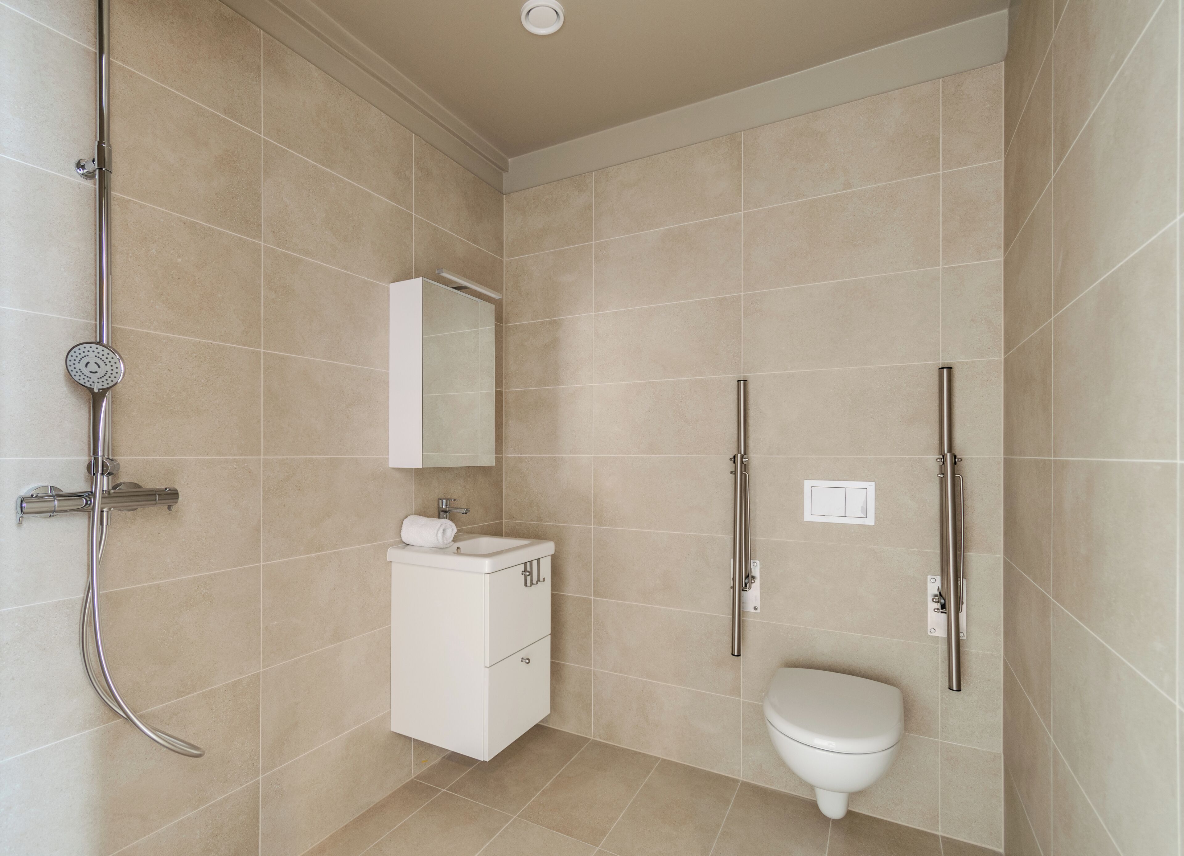 高级开间 | 浴室 | 淋浴设施、免费洗浴用品、吹风机、毛巾