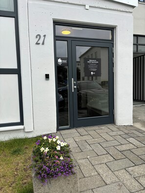 Front of property - Frost Apartments by Heimaleiga (Reykjavik)