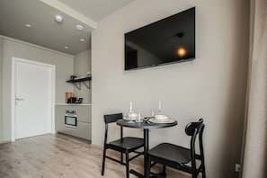 In-room dining - Frost Apartments by Heimaleiga (Reykjavik)