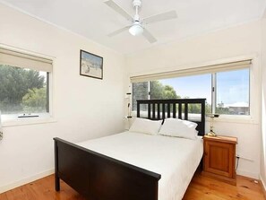 4 bedrooms, travel crib, WiFi