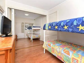 4 bedrooms, travel cot, WiFi