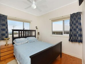 4 bedrooms, travel cot, WiFi