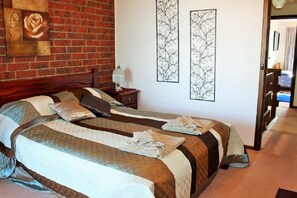 2 bedrooms, bed sheets - Commodore 2, 2-18 Basham Pde, Port Elliot (Port Elliot)