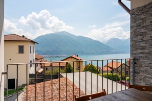 Leilighet | Utsikt mot innsjø