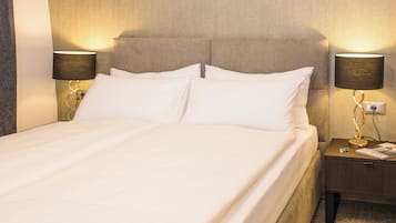 Room, 1 King Bed, Non Smoking, Private Bathroom | 2 bedrooms, Egyptian cotton sheets, premium bedding, free minibar items
