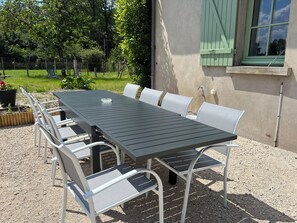 Outdoor dining - La Porte Madeleine-Chambord (Tour-en-Sologne)