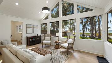 Smart TV, table tennis