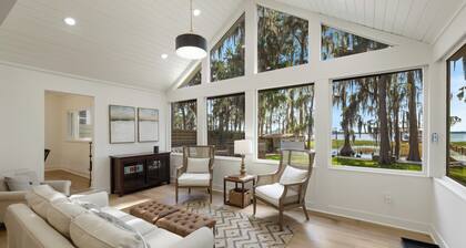 Modern LAKE HOUSE on Lake Santa Fe near Gville/UF