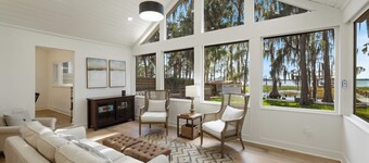 Modern LAKE HOUSE on Lake Santa Fe near Gville/UF