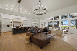 Smart TV, ping pong - Modern LAKE HOUSE on Lake Santa Fe near Gville/UF (Melrose)