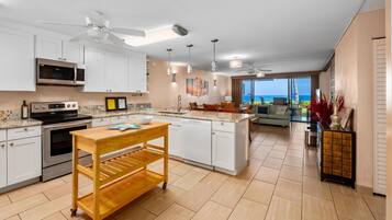 Condo, 2 Bedrooms | Private kitchen