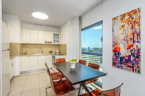 Fridge, microwave, oven, coffee/tea maker