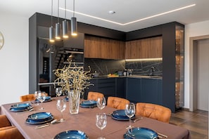 Familienvilla, 4 Schlafzimmer, Balkon (Villa Betelgeuse Supernova) | Esszimmer