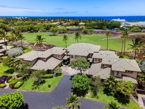 Exterior - Fairways 902: Stunning Golf Views, Lanai, Pool, Spa, AC & Beach Club Access (Kamuela)