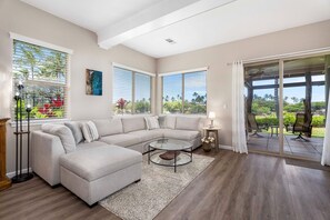 Smart TV - Fairways 902: Stunning Golf Views, Lanai, Pool, Spa, AC & Beach Club Access (Kamuela)