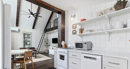 New Downtown Cottage
