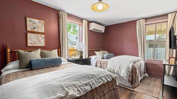 2 bedrooms, desk, iron/ironing board, WiFi