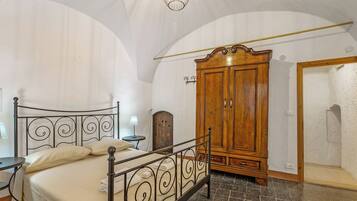 Standard House, Multiple Bedrooms (Casa Veronica) | 2 bedrooms, free WiFi, bed sheets