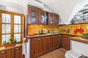 Standard House, Multiple Bedrooms (Casa Veronica) | Private kitchen