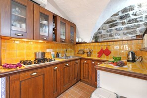 Standard House, Multiple Bedrooms (Casa Veronica) | Private kitchen