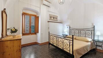 Standard House, Multiple Bedrooms (Casa Veronica) | 2 bedrooms, free WiFi, bed sheets