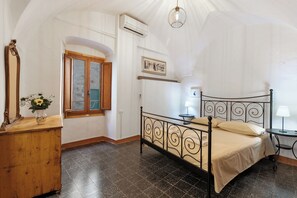Standard House, Multiple Bedrooms (Casa Veronica) | 2 bedrooms, free WiFi, bed sheets