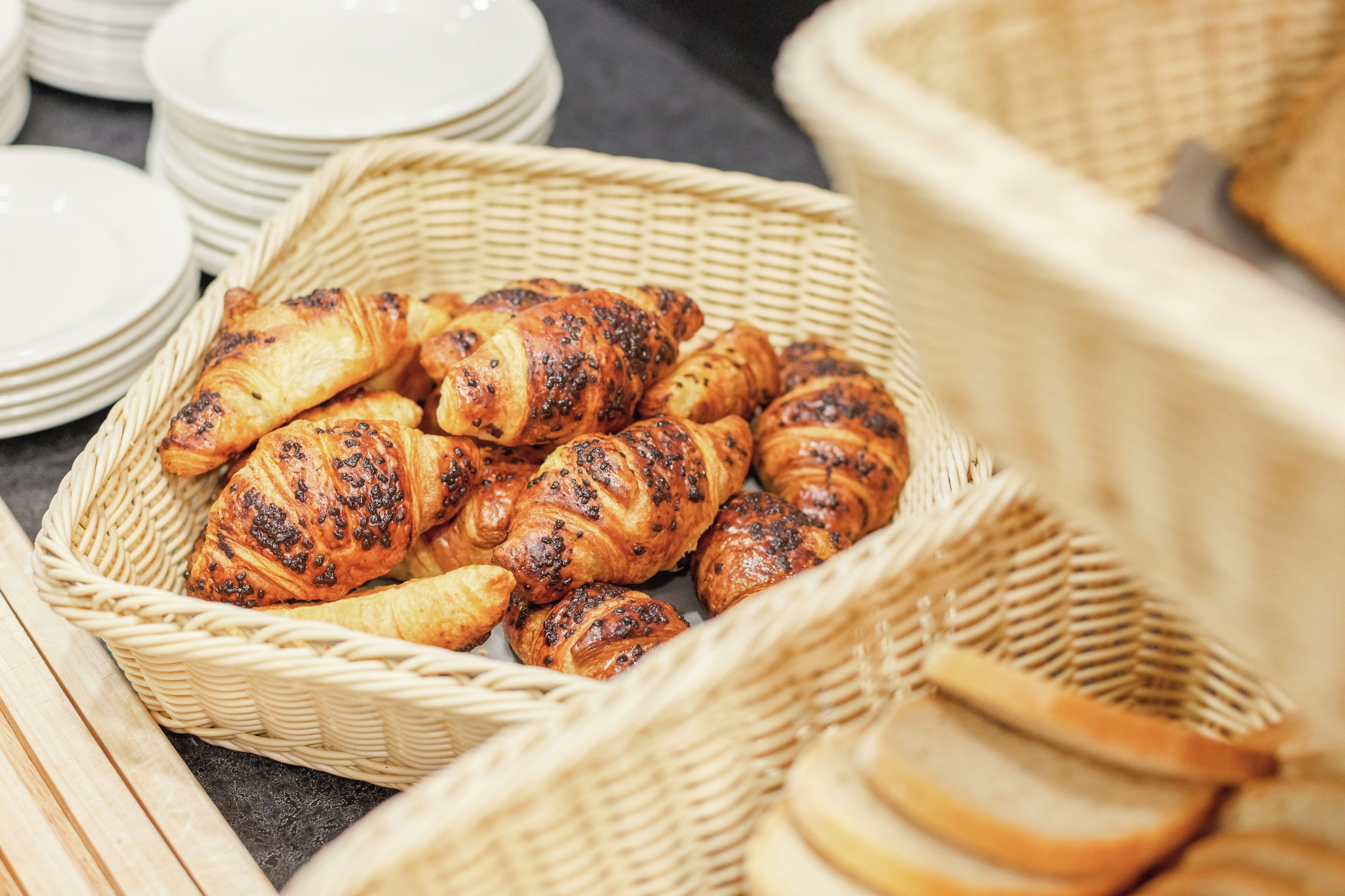 Daily buffet breakfast (PLN 55 per person)