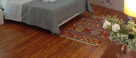 4 chambres, fer et planche à repasser, Wi-Fi, draps fournis