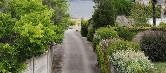 60 m from the wild coast and beaches of Le Croisic, warm and functional apartment.