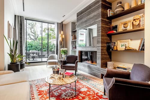 Departamento Premium, Terraza | Área de sala de estar | Televisión de pantalla plana de 45 pulgadas con canales vía satélite
