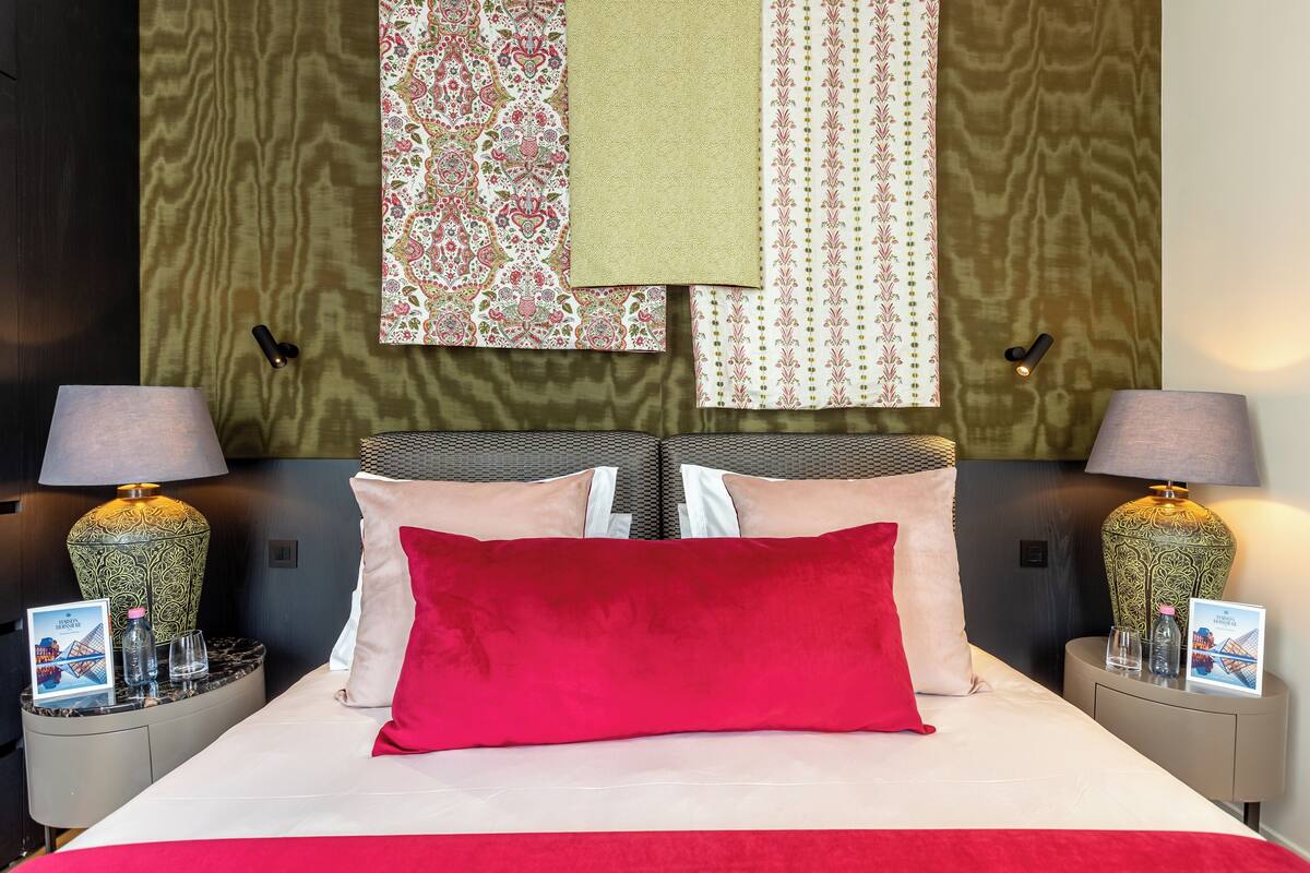 Hypo-allergenic bedding, minibar, laptop workspace, soundproofing