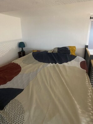 1 habitación, tabla de planchar con plancha, wifi y ropa de cama 