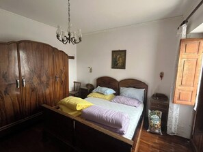 2 habitaciones, tabla de planchar con plancha, wifi y ropa de cama