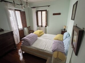 2 dormitorios, tabla de planchar con plancha, wifi y ropa de cama
