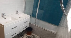 Handdoeken, zeep, shampoo, toiletpapier