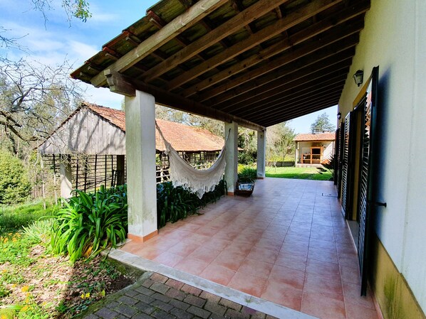 Property grounds - Cozy house in quiet village with generous outdoor space near Pombal (Pombal)