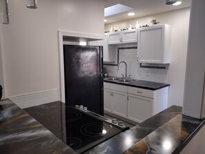 Fridge, microwave, oven, stovetop - Charming suite in Marion IN, right next to Indiana Wesleyan University (Marion)