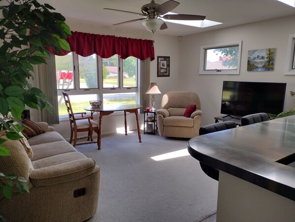 Smart TV, books, offices