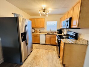 Mikrowelle, Ofen, Herdplatte, Geschirrspüler