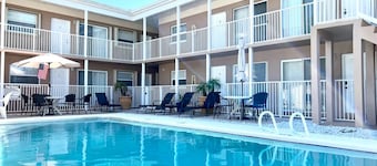 Cozy 2-Bedroom Pool Front Beach Condo in Delightful Cape Canaveral with AC, WiFi